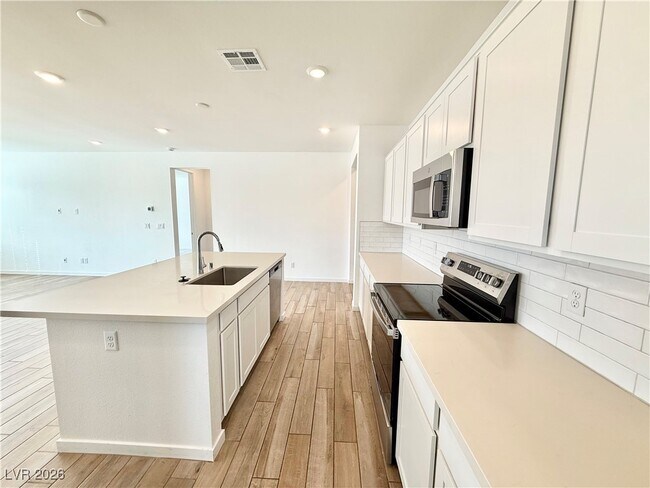 Building Photo - 5407 Splendido Ave