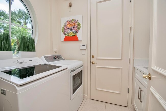 Building Photo - 7916 Montecito Pl