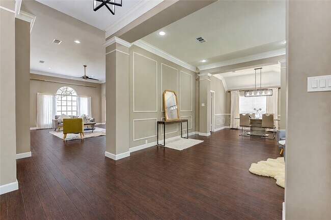 Building Photo - 3223 Richland Dr