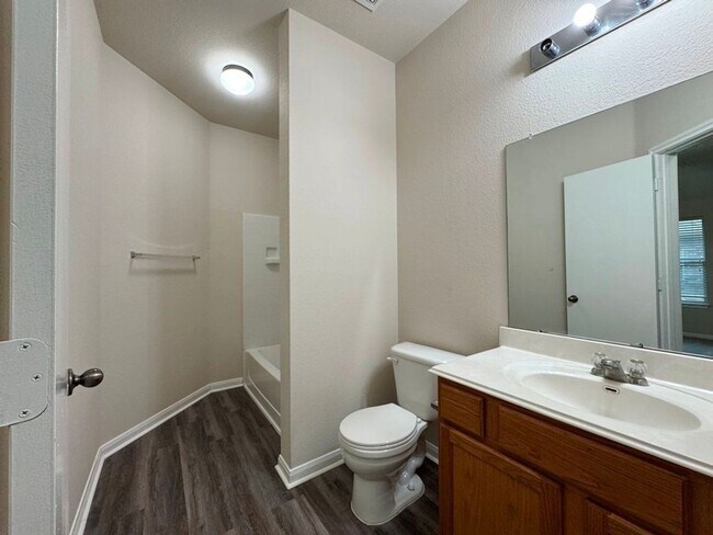 Building Photo - One-story brick home in popular Stoneridge Subdivision!