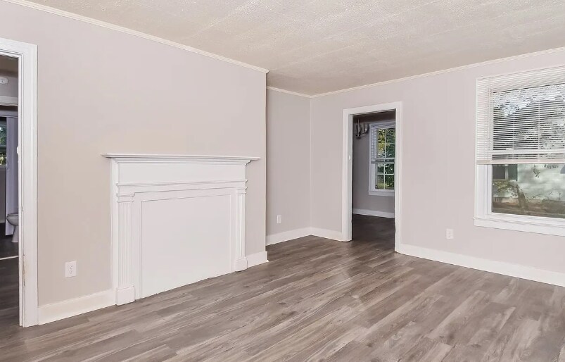 Building Photo - 2116 Roosevelt Dr