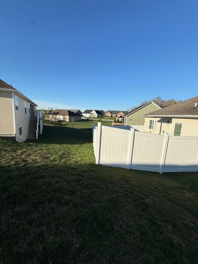 Building Photo - 128 Aiden Ln
