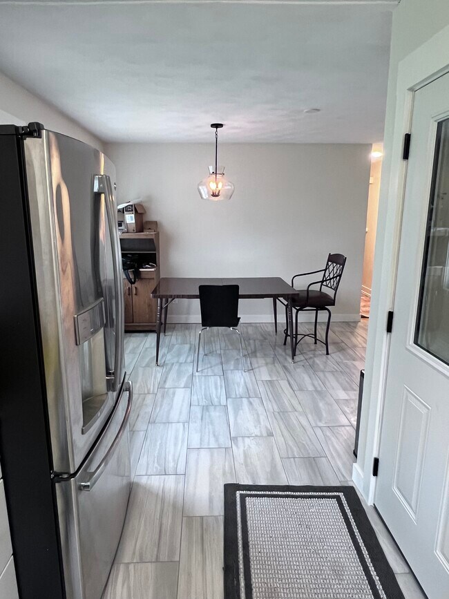 Building Photo - 1694 Earl Dr