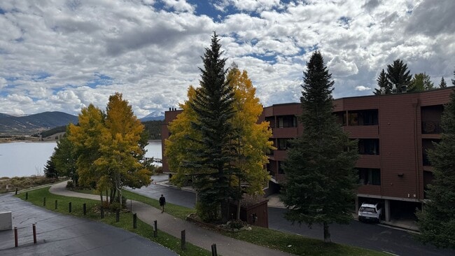 Building Photo - Marina Place 221