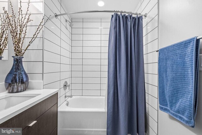 Building Photo - 1300 4th St SE