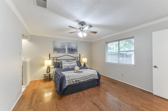 Building Photo - 5701 Village Arbour Dr