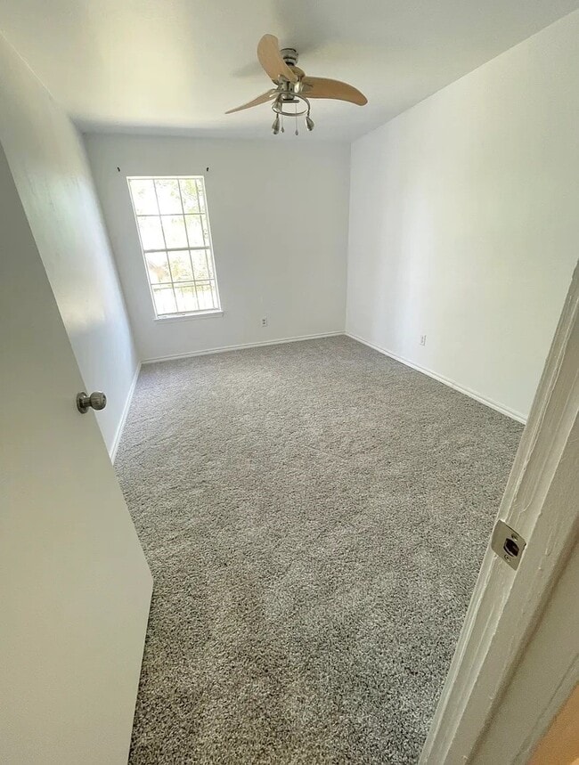Building Photo - 1808 Saxony Ln