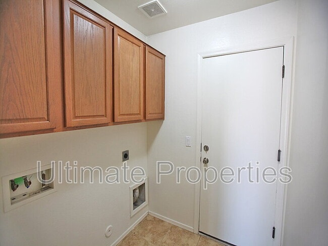 Building Photo - 7722 S 48th Ln