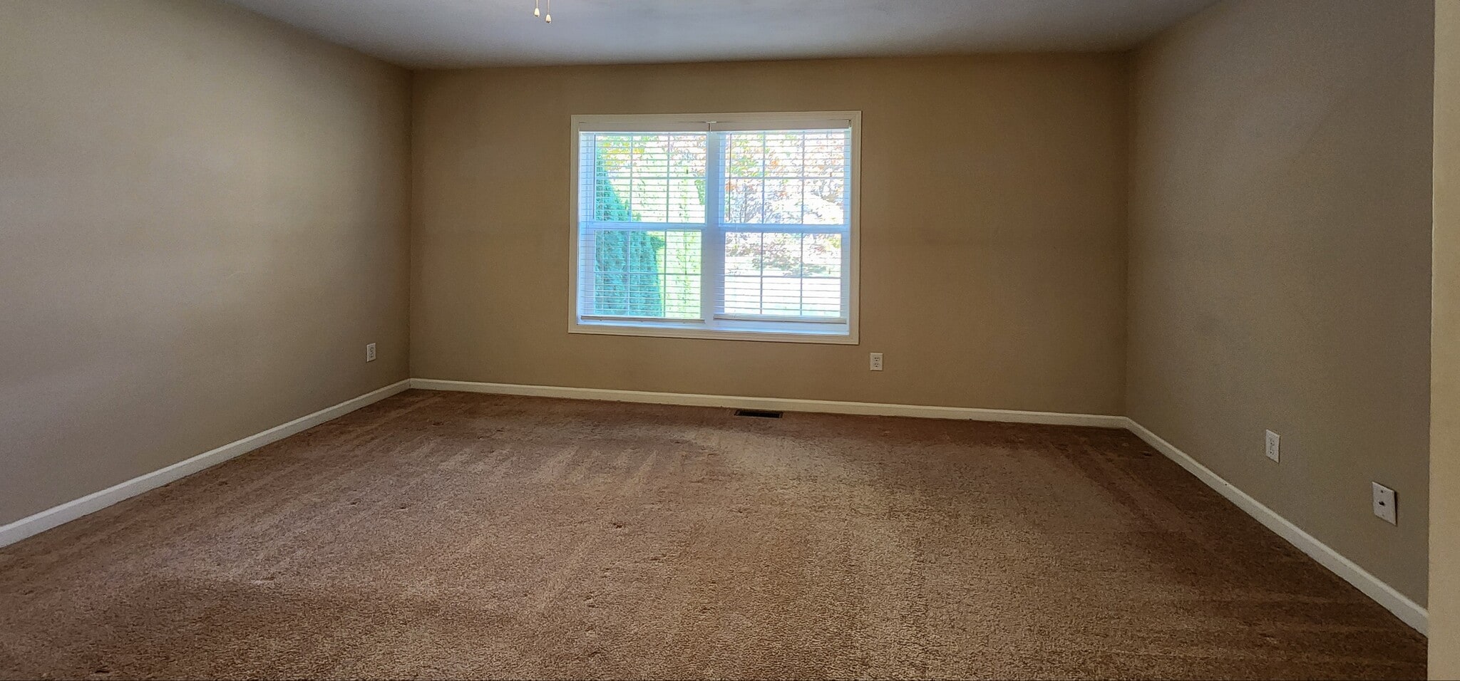 Building Photo - 162 Slindes Woods Cir