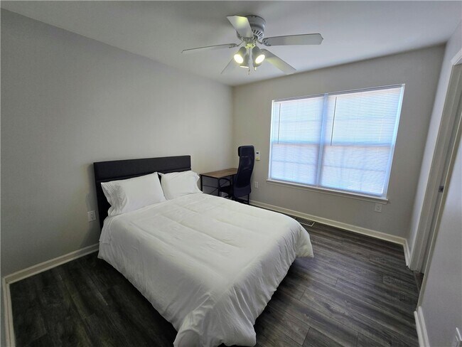 Building Photo - 220 Campus Dr