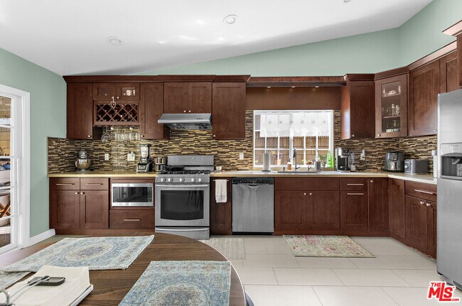 Building Photo - 13223 Arabella St