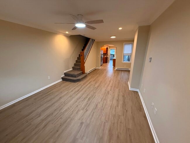 Building Photo - 419 E Frankford St