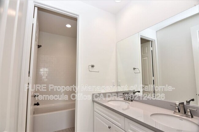 Building Photo - 32615 Cert St