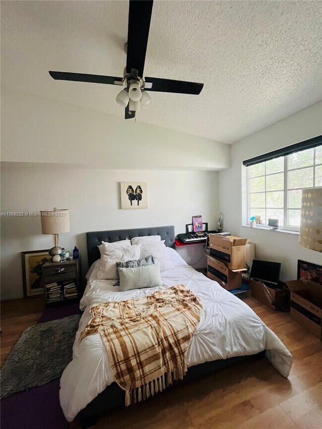 Building Photo - 3221 Sabal Palm Manor