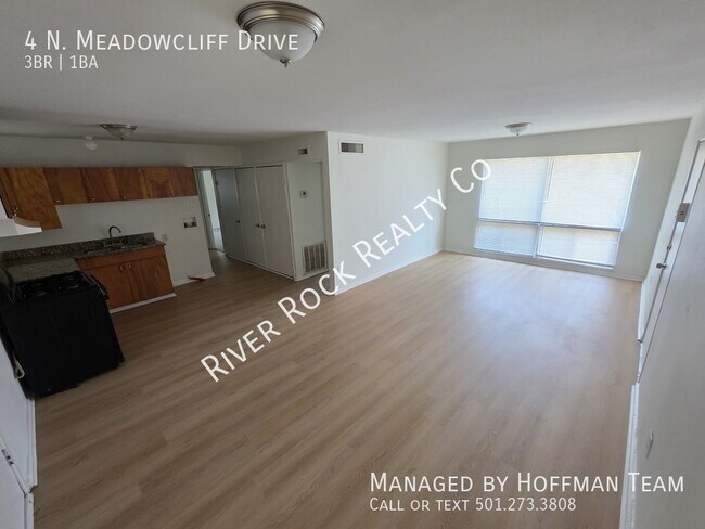 Building Photo - 4 N Meadowcliff Dr