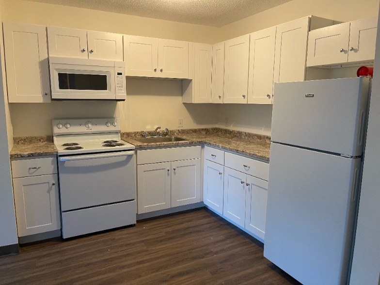 Building Photo - 498 Marlboro Rd