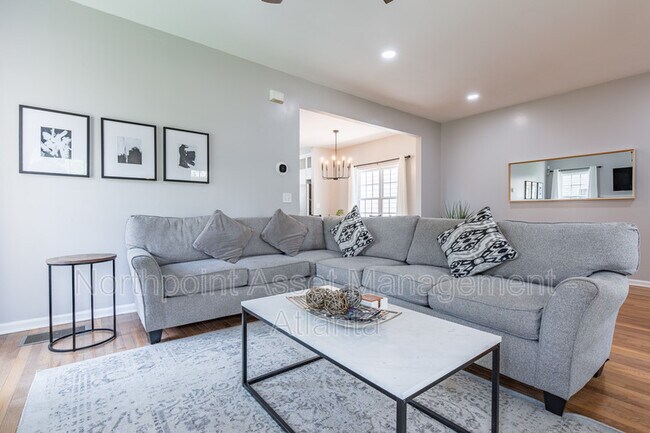 Building Photo - 2025 Jonesboro Rd SE