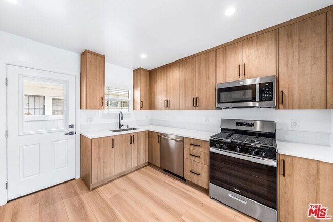 Building Photo - 1258 Mariposa St