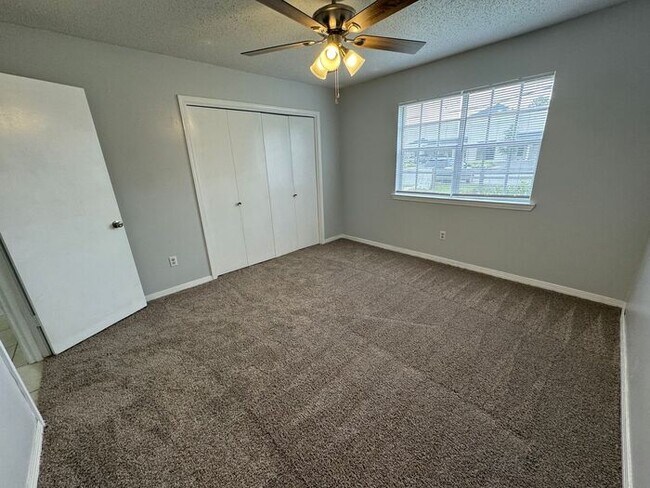 Building Photo - Pensacola - 2 Bedroom, 1 Bathroom - lawn care included