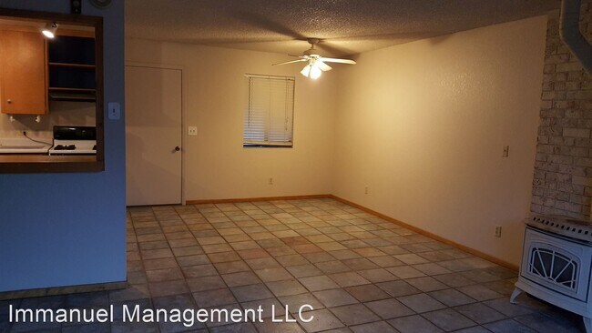 Building Photo - 3 br, 2 bath House - 6050 N Dodge Avenue