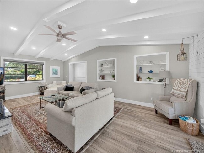 Building Photo - 724 NW Spruce Ridge Dr