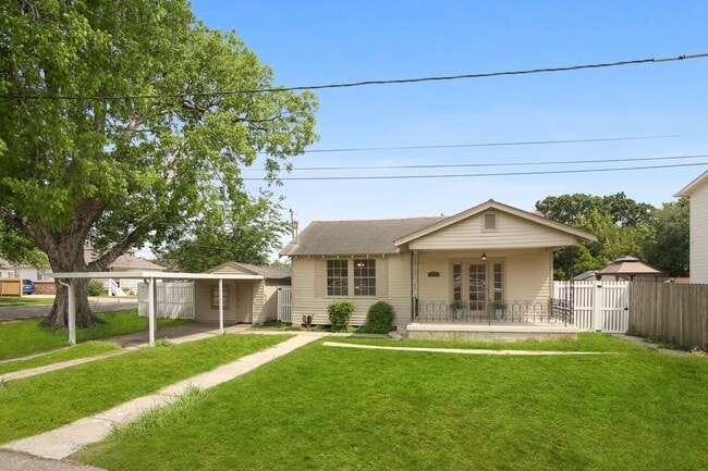 Primary Photo - 400 Sidney St