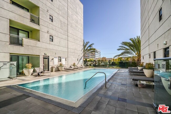 Building Photo - 1234 Wilshire Blvd