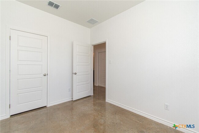 Building Photo - 3903 American Elm Dr