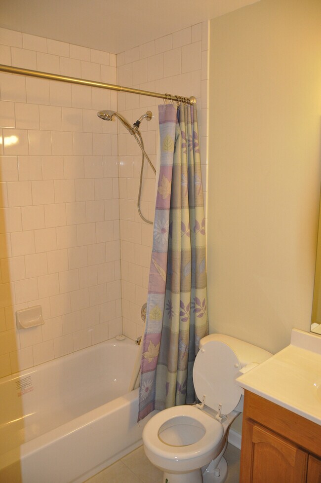 Building Photo - 415 Harrison Ct