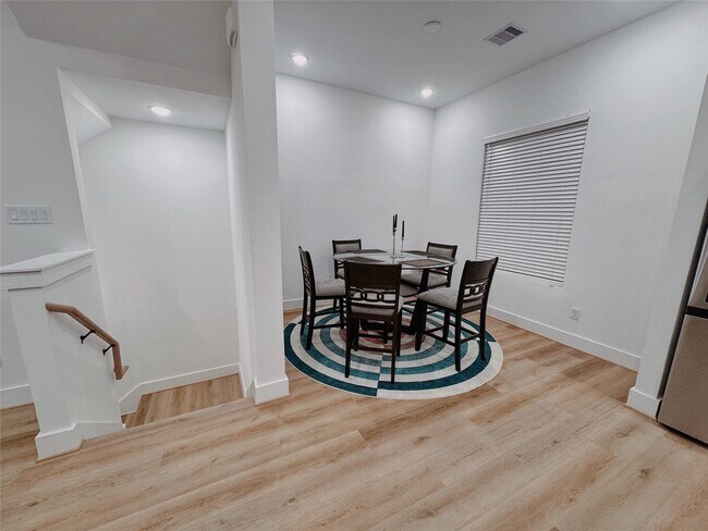Building Photo - 3006 Holman St