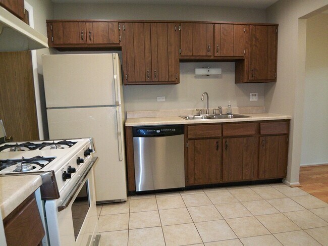 Building Photo - 1546 Williamsburg Dr