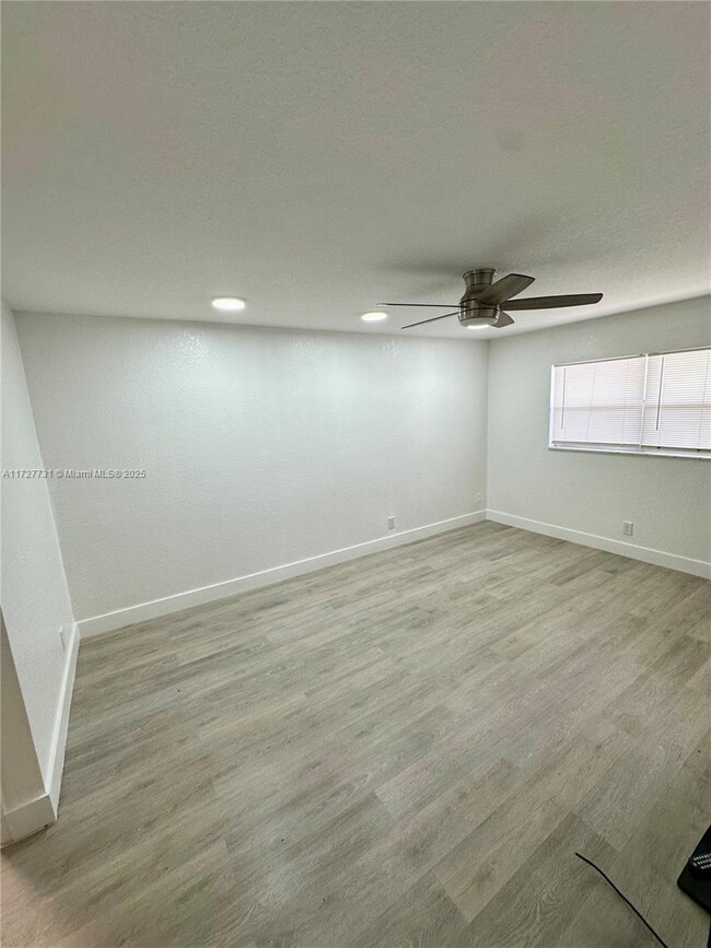 Building Photo - 6201 N Falls Cir Dr