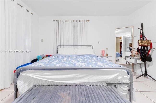 Building Photo - 317 W 36th St