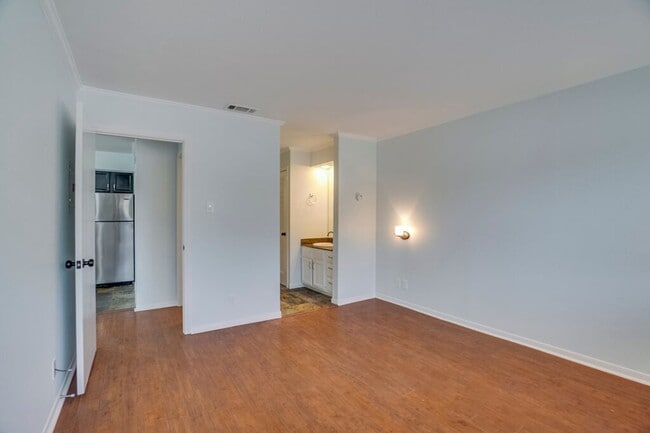 Building Photo - 8888 Tallwood Dr