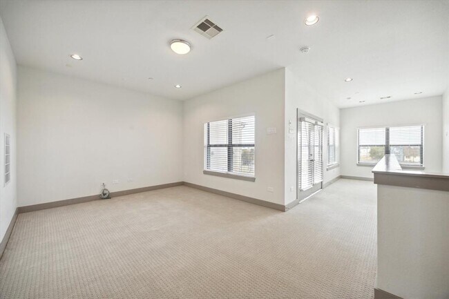 Building Photo - 114 Heights Blvd