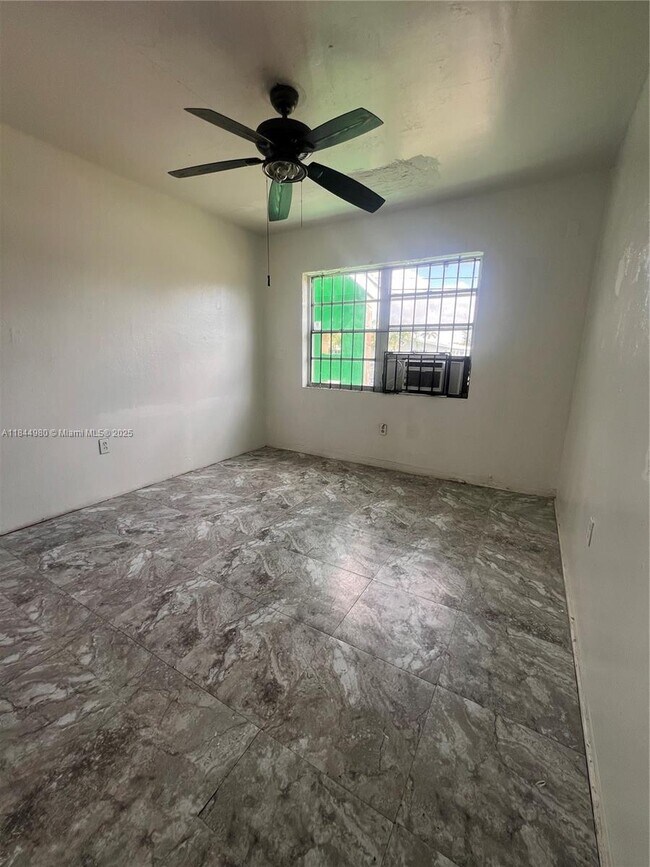 Building Photo - 1720 NE 148th St