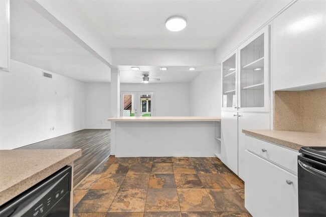 Building Photo - 4002 Ridglea Country Club Dr