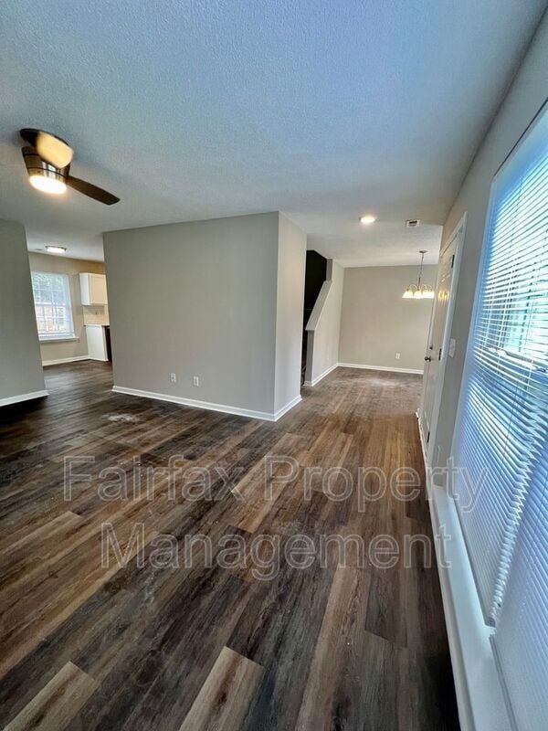 Building Photo - 201 Ridge Lake Dr