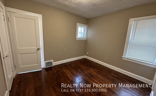 Building Photo - 3346 Desota Ave