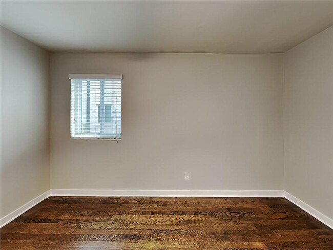 Building Photo - 880 N Highland Ave NE