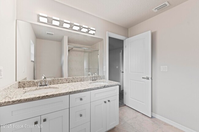 Building Photo - 565 Rembrandt St SE