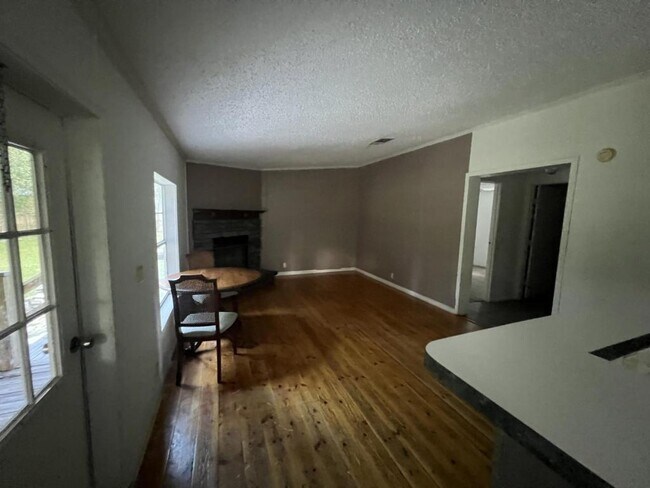 Building Photo - 5135 N Western Dr