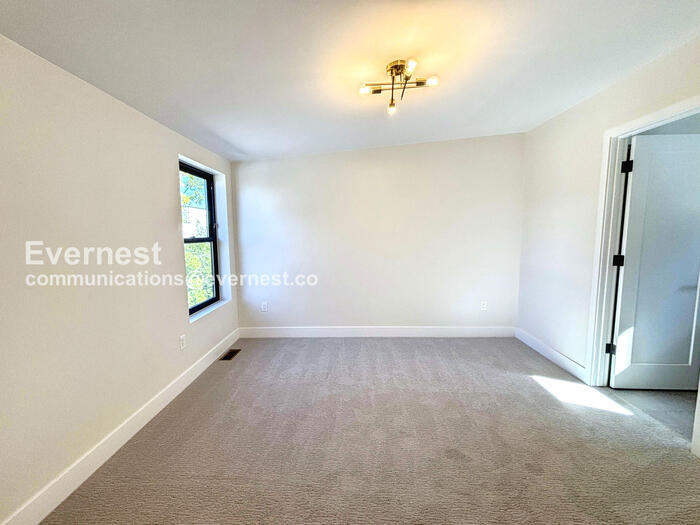 Building Photo - 2162 S Ash St