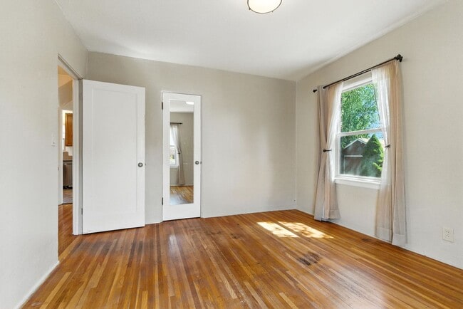 Building Photo - Gorgeous Brick Home Near Audubon Park