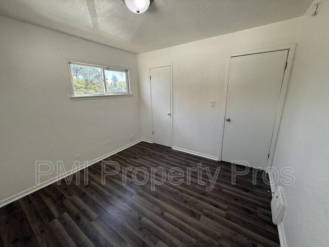 Building Photo - 5642 N 61st St