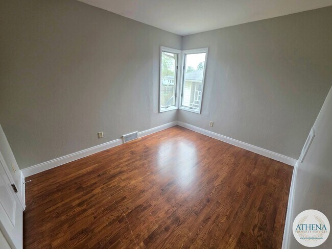 Building Photo - 3 Bedroom / 2 Bath House - NEAR CAPAHA PARK