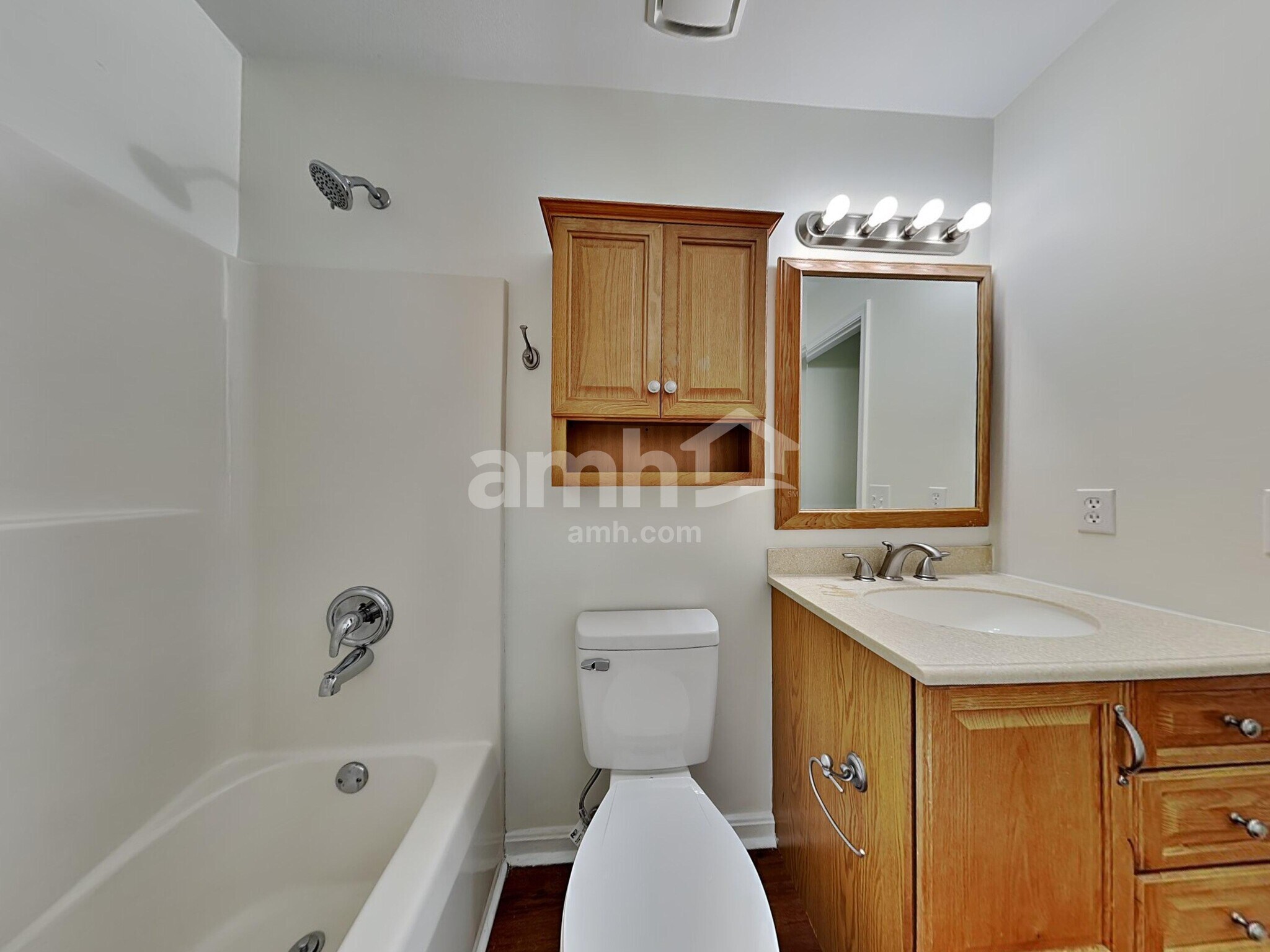 Building Photo - 2211 Siesta Dr