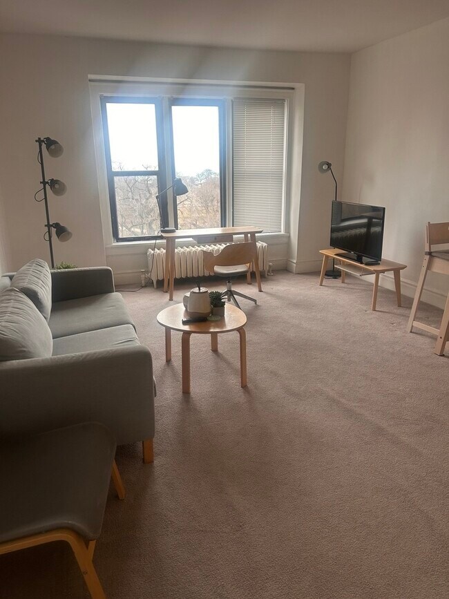 Building Photo - 5300 S Shore Dr