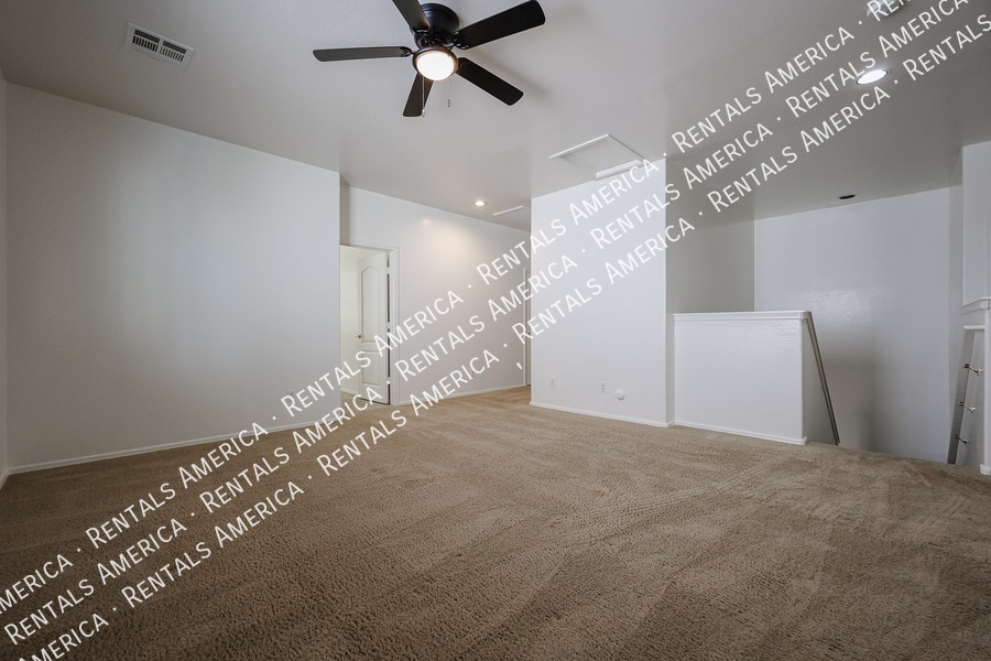 Building Photo - 43608 Caven Dr