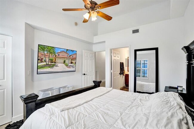 Building Photo - 4059 Crystal Lake Dr